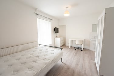 6 bed house, William Street, Sandfields, Swansea, SA13QS - Image 5